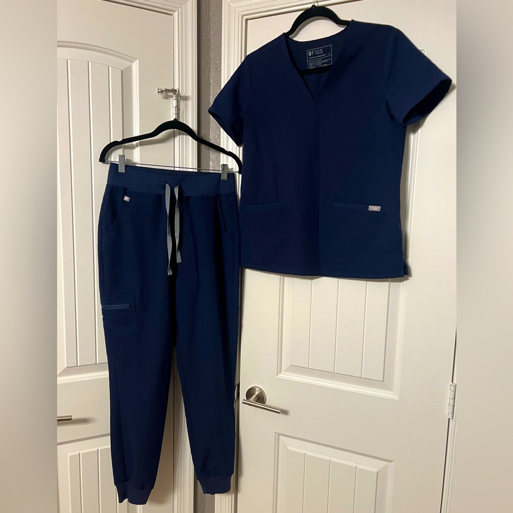 FIGS Small scrubs set in navy blue